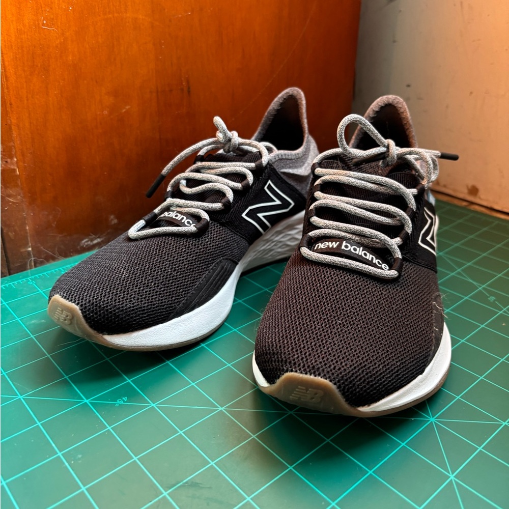 New Balance black and white Fresh Foam Roav shoe
